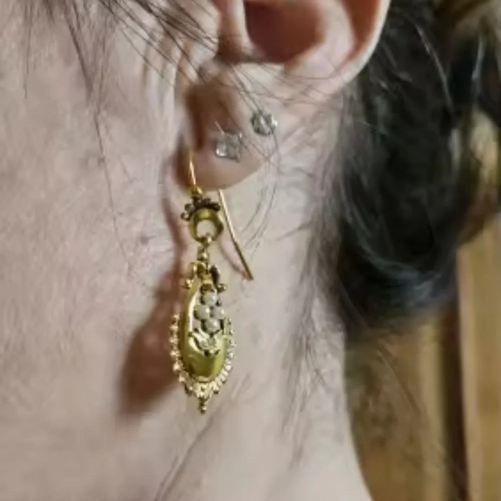 Vintage Gold Pearls & Leaf Earrings - Picture 2 of 6